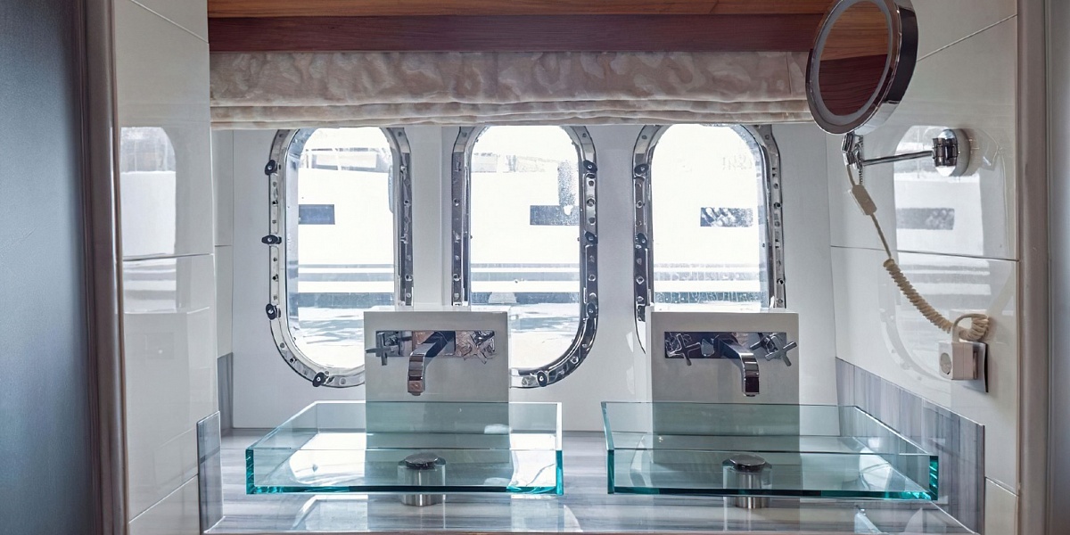 Продается моторная яхта Van Der Heijden Superior